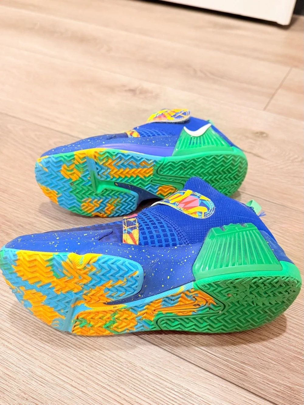 Nike Kids LeBron Witness 7 PS Kaleidoscope Strap Basketball Sneakers